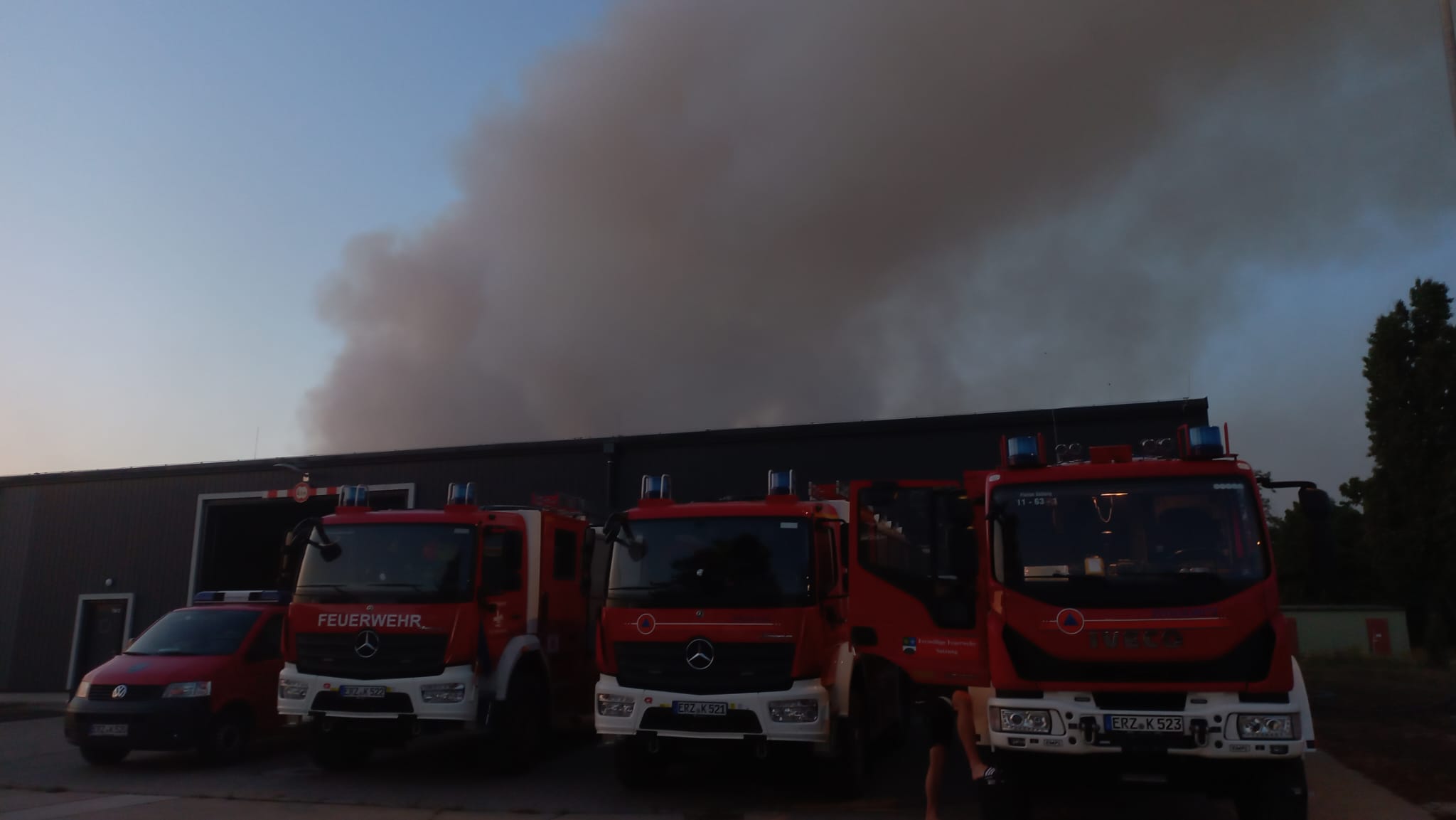 2025_Waldbrand_02_Zug_vor_dem_Einsatz